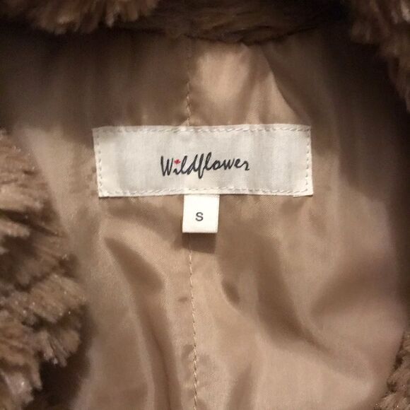 Macy’s Wildflower soft faux fur tan vest small - Picture 2 of 6